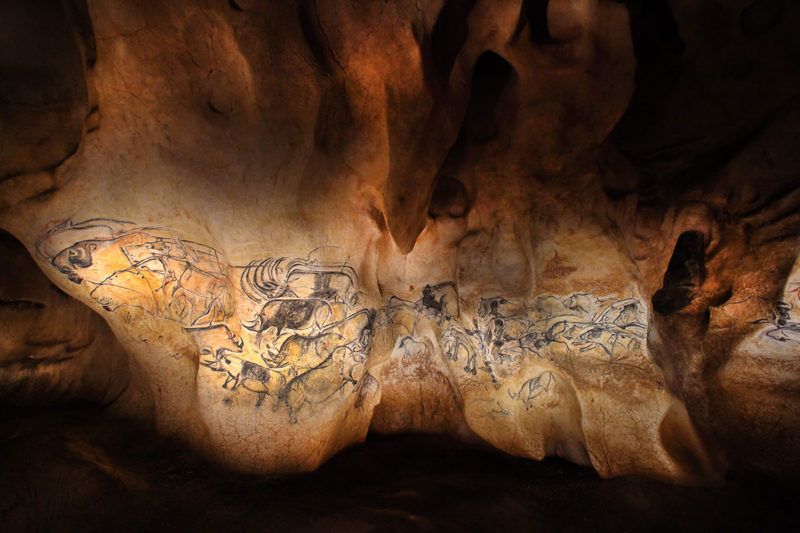 Grotte Chauvet 2 - Le panneau des lions © Patrick Aventurier